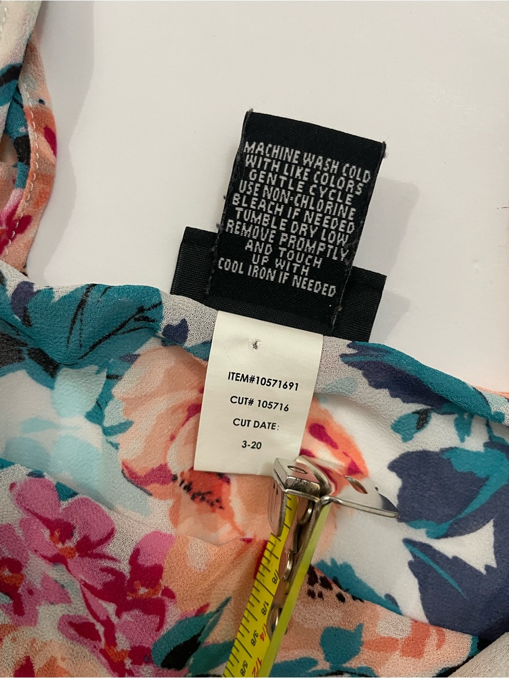 Torrid Watercolor Floral Sleeveless Blouse Size 2 / 2X - Picture 5 of 7